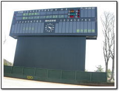 関市民球場電光式スコアボードの写真