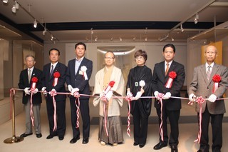 人間国宝土屋順紀作品展「紋紗　美濃を織る」の様子