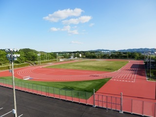 中池公園陸上競技場完成