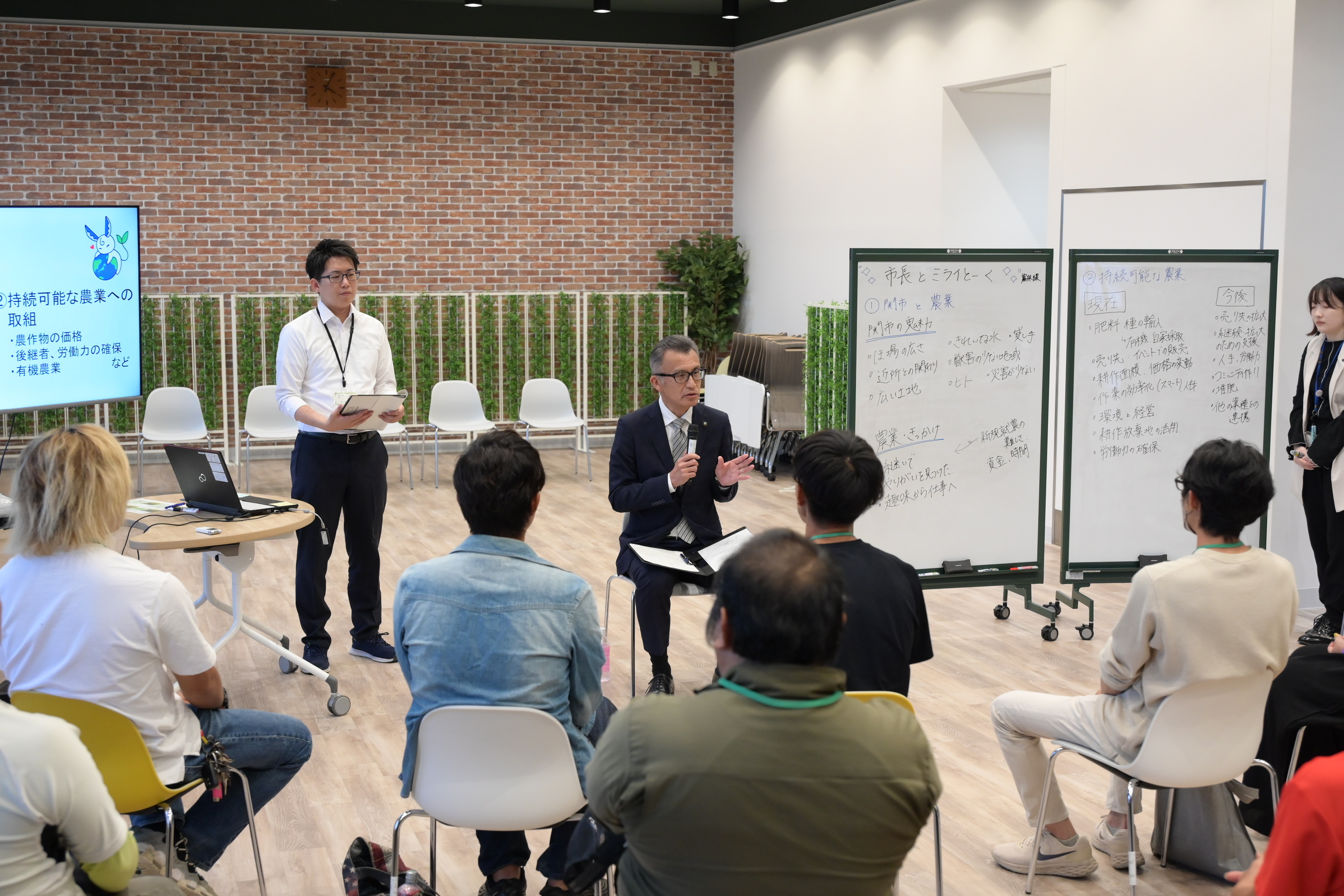 10月のミライとーくの様子（若者）